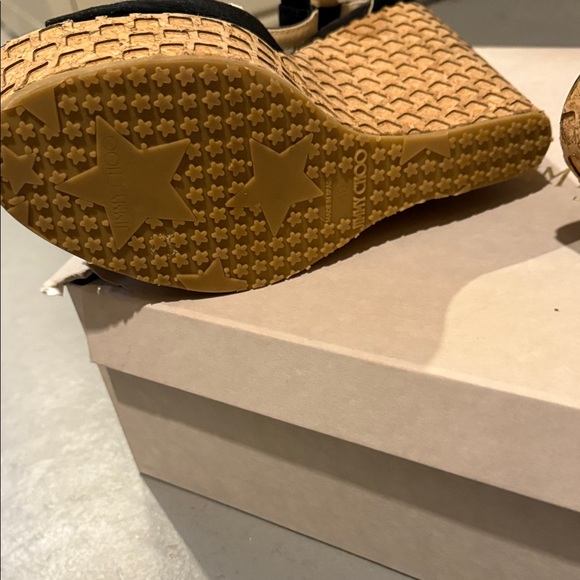 Jimmy Choo pela t- strap Elegant Black and Gold Platforms - Picture 4 of 8